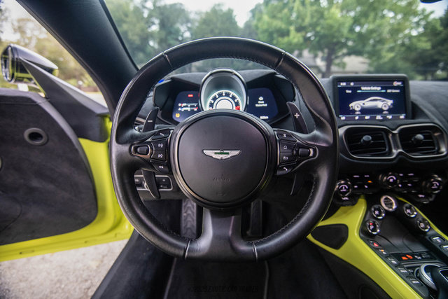 Used 2020 Aston Martin V8 Vantage Coupe RWD image 19