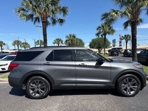 Used 2022 Ford Explorer XLT w/ Equipment Group 202A RWD image 4