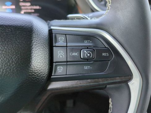 Used 2025 Jeep Grand Cherokee Limited w/ Luxury Tech Group II image 24