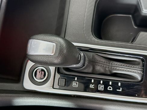 Used 2024 Nissan Sentra SV FWD image 19