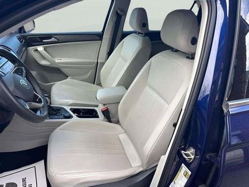 Used 2022 Volkswagen Tiguan SE w/ Panoramic Sunroof Package image 10