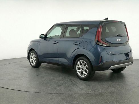 Used 2025 Kia Soul LX w/ LX Technology Package FWD image 6
