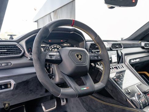Used 2023 Lamborghini Urus Performante AWD/4WD image 25