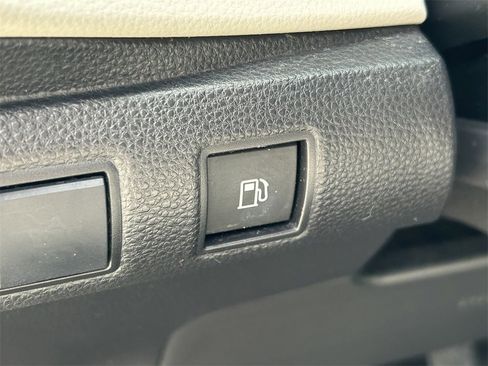 Used 2021 Toyota Corolla LE image 24