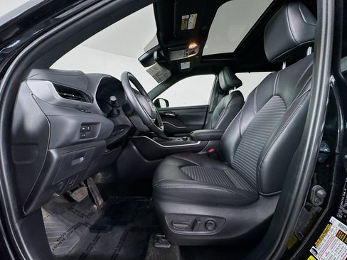Certified 2025 Toyota Highlander XSE AWD/4WD image 20