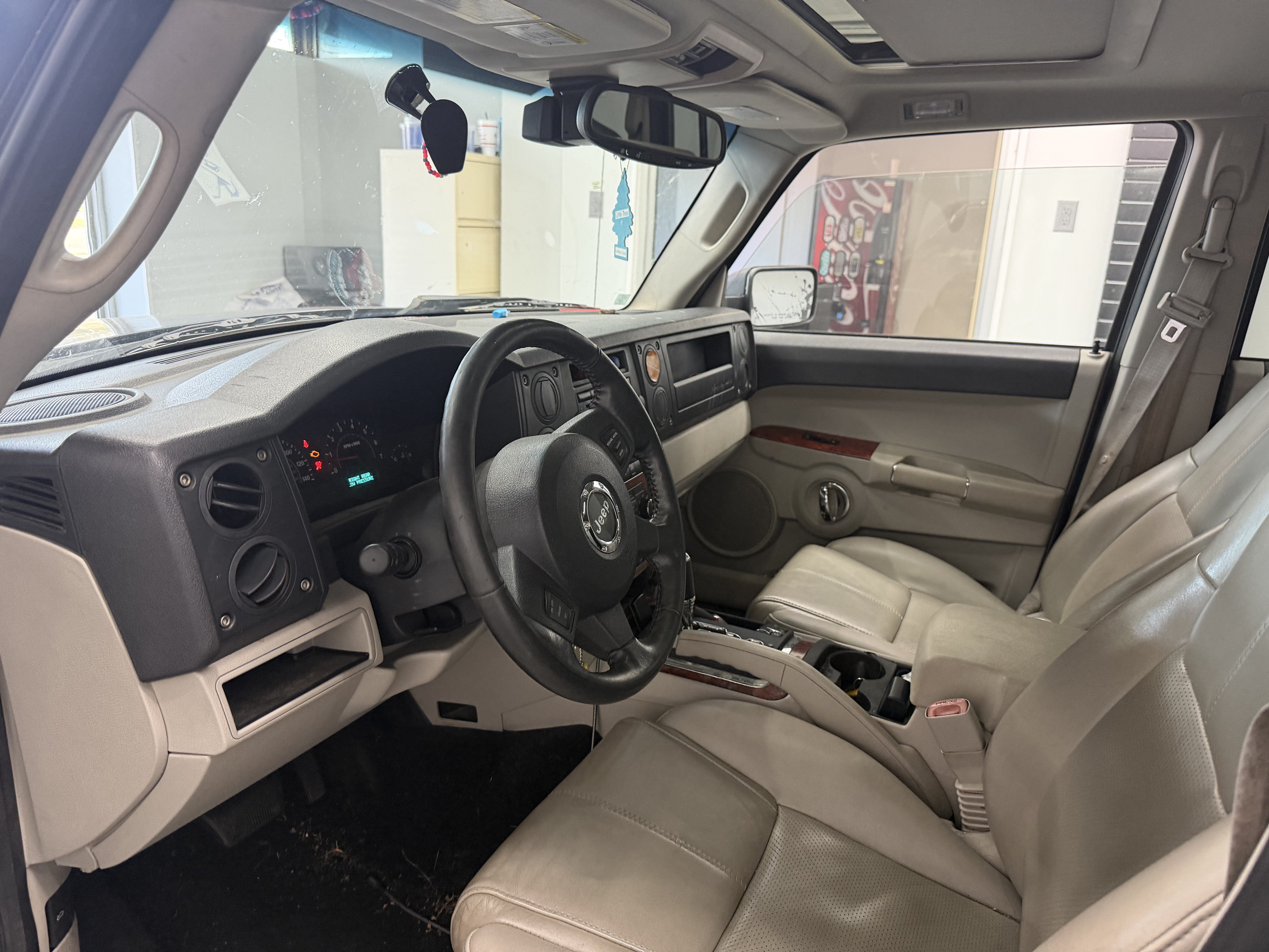 Used 2006 Jeep Commander Limited w/ Trailer Tow Group IV AWD/4WD image 9