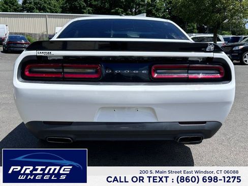 Used 2015 Dodge Challenger SXT RWD image 6