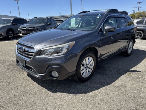 Used 2019 Subaru Outback 2.5i Premium image 7