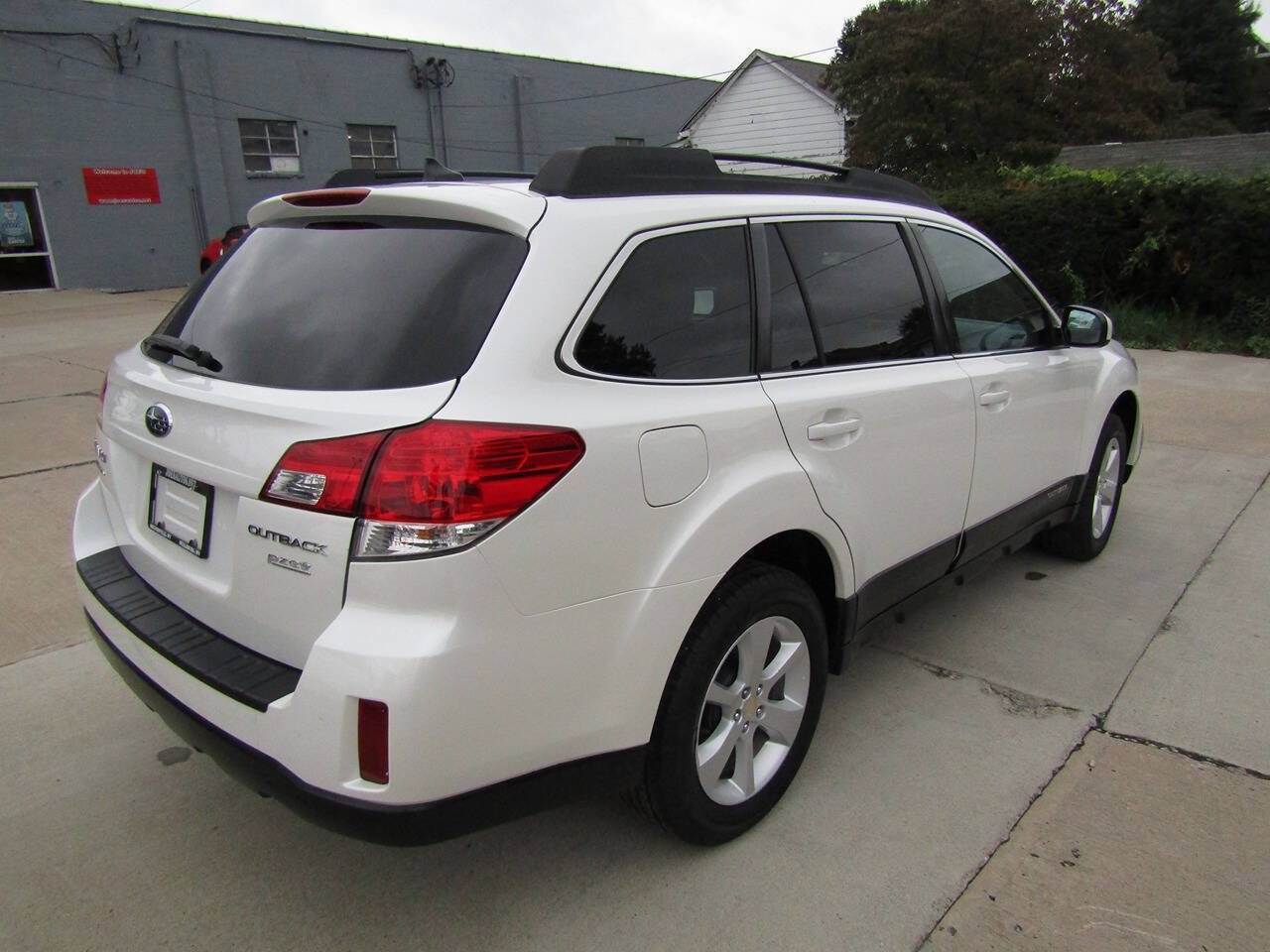 Used 2014 Subaru Outback 2.5i Premium AWD/4WD image 8
