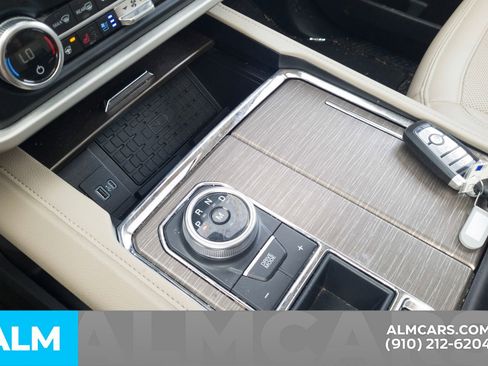 Used 2024 Ford Expedition Max Limited image 11