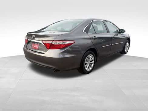 Used 2015 Toyota Camry LE image 3