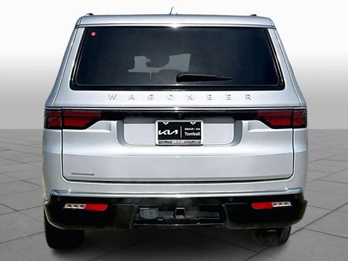 Used 2023 Jeep Wagoneer L 4WD image 4