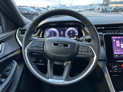 New 2025 Jeep Grand Cherokee 4WD image 10