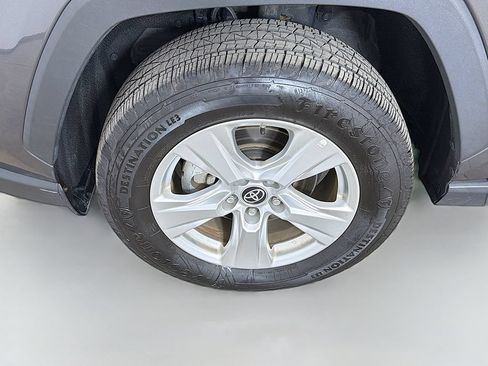 Used 2021 Toyota RAV4 LE AWD/4WD image 14