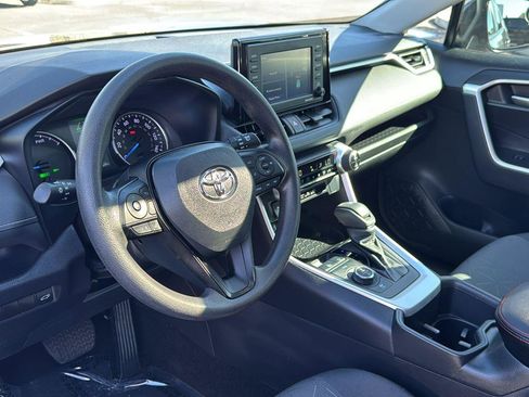 Used 2022 Toyota RAV4 XLE w/ Convenience Package image 22