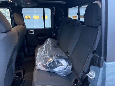 New 2026 Jeep Gladiator Sport image 10