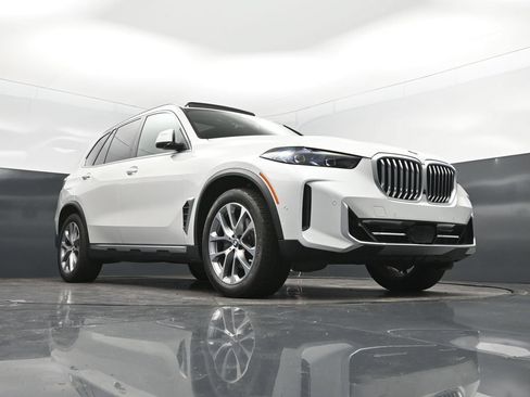 Certified 2026 BMW X5 xDrive40i w/ Climate Comfort Package AWD/4WD image 44