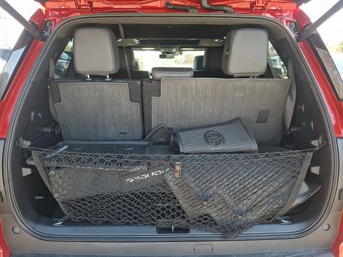 Used 2024 Toyota Sequoia Platinum image 31