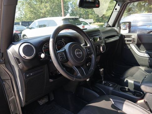 Used 2014 Jeep Wrangler Unlimited Rubicon w/ Connectivity Group AWD/4WD image 18
