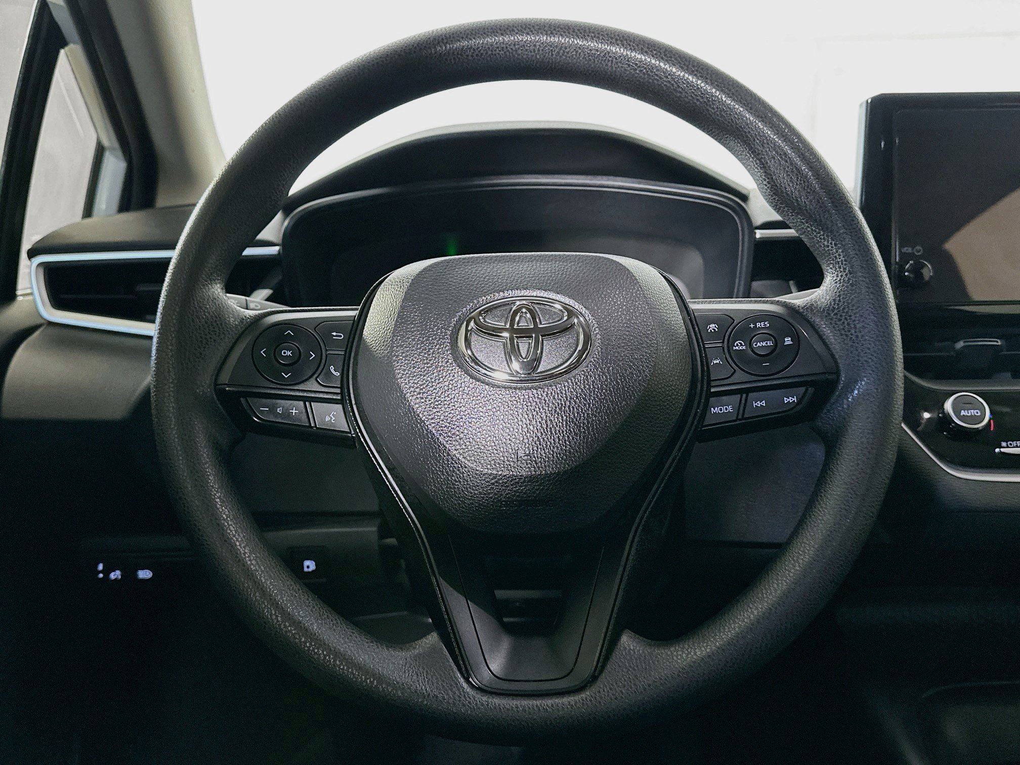 Used 2024 Toyota Corolla LE FWD image 17