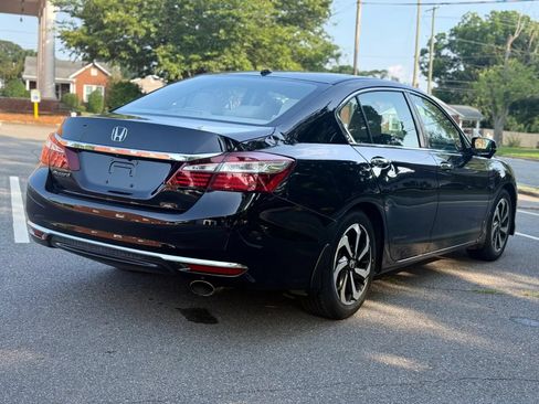 Used 2017 Honda Accord EX-L image 6
