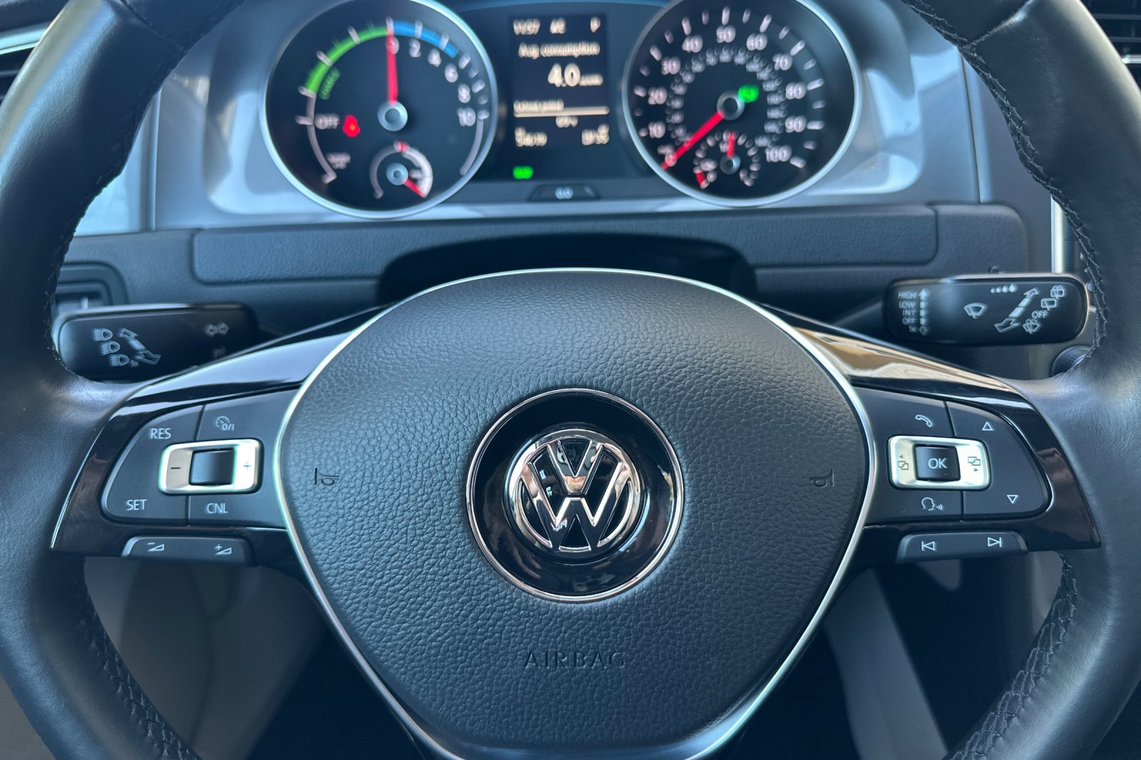 Used 2016 Volkswagen e-Golf SEL Premium FWD image 24