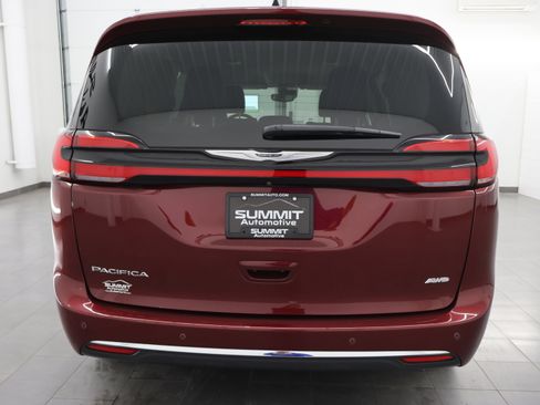 Used 2023 Chrysler Pacifica Touring-L AWD/4WD image 30