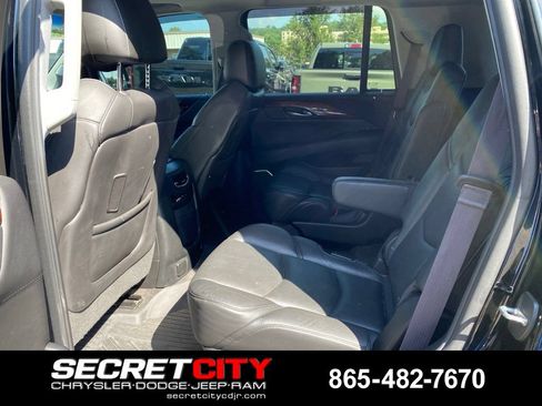 Used 2016 Cadillac Escalade Luxury AWD/4WD image 10
