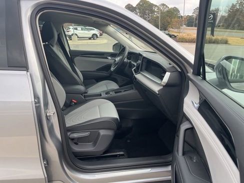 New 2026 Volkswagen Tiguan SE image 27