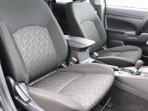 Used 2025 Mitsubishi Outlander Sport LE image 24