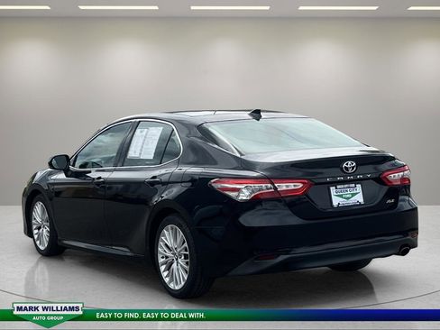 Used 2019 Toyota Camry XLE image 5