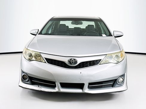 Used 2012 Toyota Camry SE w/ Convenience Pkg FWD image 2