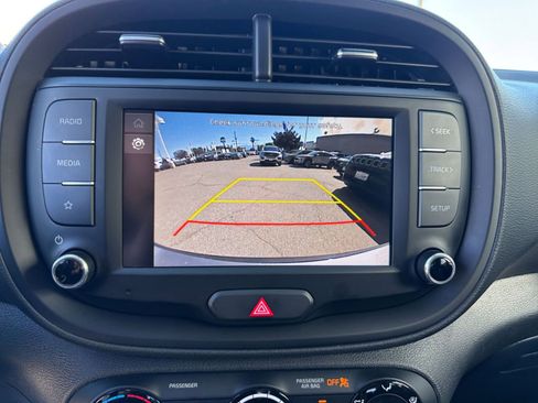 Used 2025 Kia Soul LX w/ LX Technology Package FWD image 22