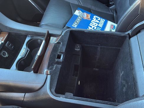 Used 2017 Cadillac Escalade ESV Luxury image 18