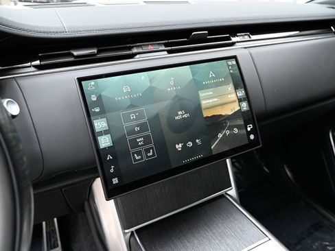 Used 2025 Land Rover Range Rover SE AWD/4WD image 26