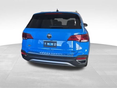 Certified 2023 Volkswagen Taos SE w/ Panoramic Sunroof Package image 5