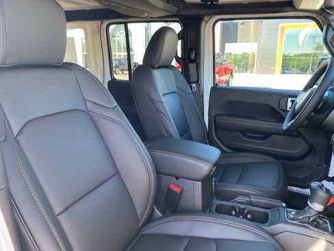 New 2025 Jeep Wrangler Unlimited Sahara w/ Safety Group AWD/4WD image 11