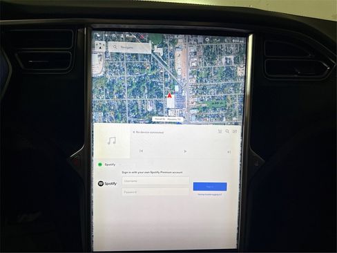 Used 2016 Tesla Model S 70 image 29