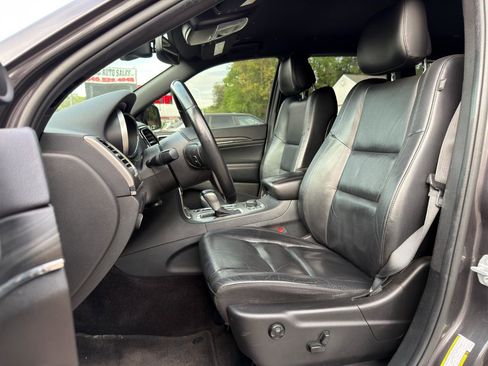 Used 2019 Jeep Grand Cherokee Limited AWD/4WD image 9