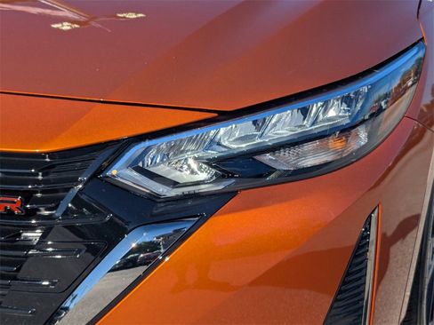 Used 2025 Nissan Sentra SR w/ SR Premium Package image 9