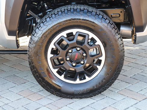 Certified 2025 Toyota Tacoma TRD Off-Road image 12