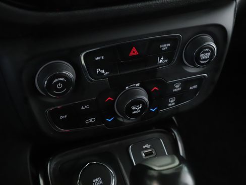 Used 2018 Jeep Compass Limited w/ Navigation Group image 14