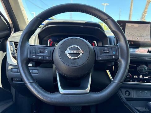 Certified 2024 Nissan Rogue Platinum w/ Platinum Premium Package FWD image 13