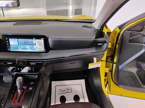 Used 2025 Nissan Kicks SR w/ Illumination Package image 73