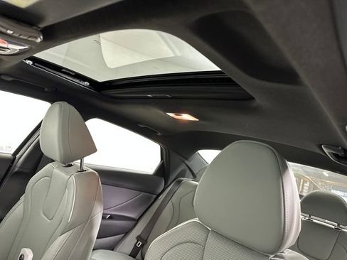 Certified 2025 Hyundai Elantra Limited image 42