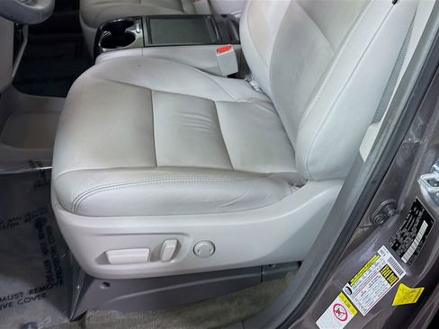 Certified 2019 Toyota Sienna XLE w/ Carpet Mat Package image 24