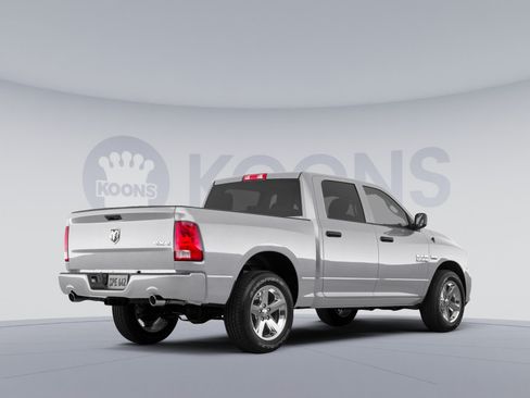 Used 2018 RAM 1500 Express w/ Express Value Package AWD/4WD image 4