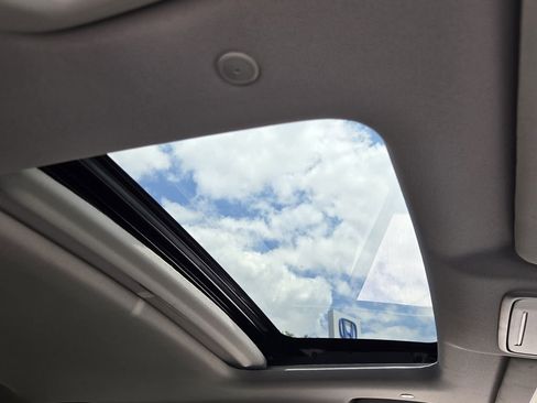 Used 2025 Honda CR-V EX image 17