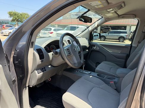 Used 2021 Nissan Frontier SV w/ Midnight Edition Floor Mats image 15