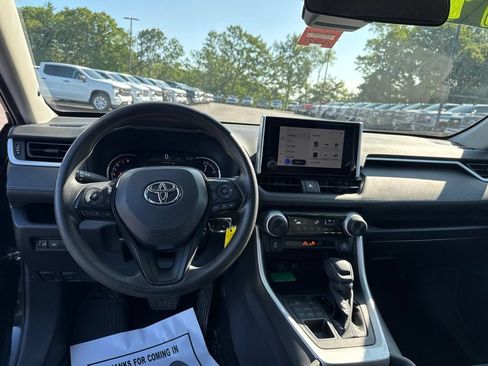 Used 2023 Toyota RAV4 LE AWD/4WD image 18